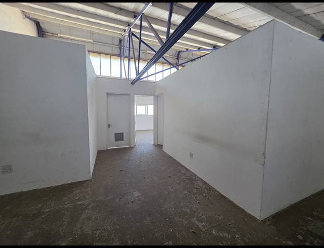 650M² WAREHOUSE TO LET IN PAARDEN EILAND